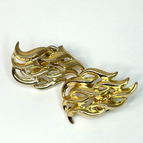 Vintage Signed Crown Trifari Gold Tone Clip On Earrings - Picture 10 of 11